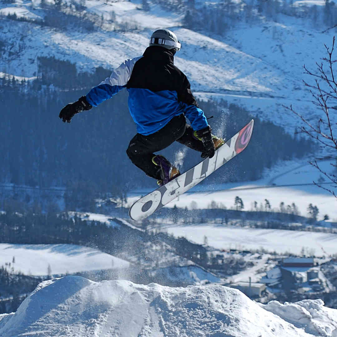 Lorenz beim Snowboarden.