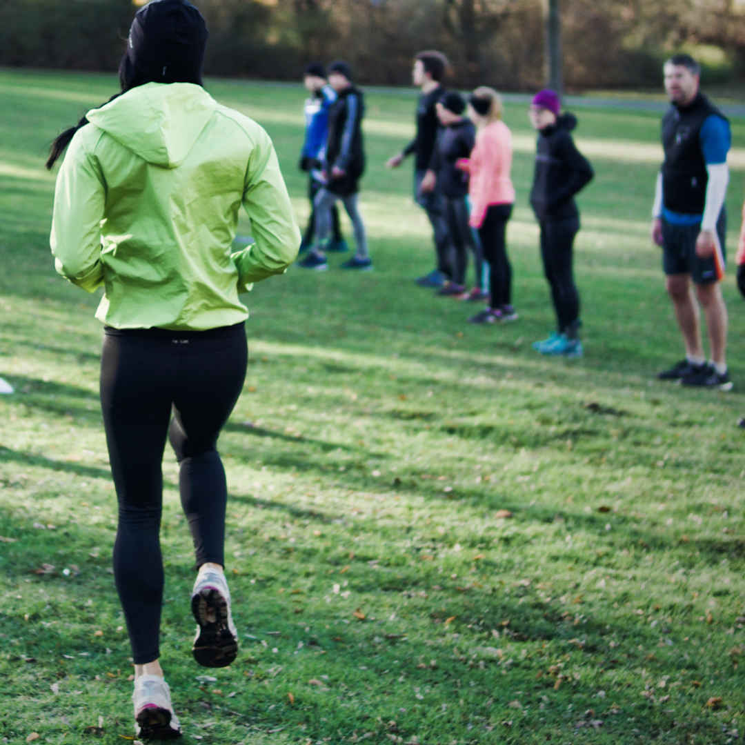 Outdoor Training mit Fitnesstrainerinnen