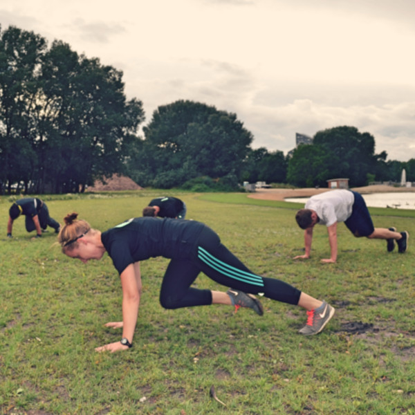 Ganzkörpertraining mit der Übung Bergsteiger (engl. Mountain Climber)