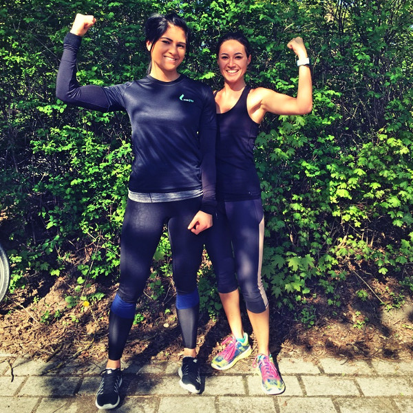 Alida (r.) mit Fitness Trainerin Elisa nach einem Outdoor Training in Regensburg