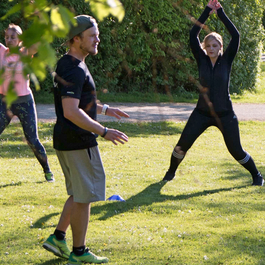 Ganzheitliches Training mit Hampelmänner (Jumping Jacks)